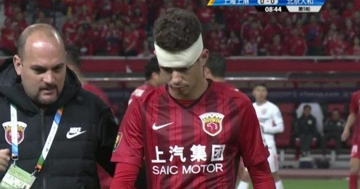  热刺主帅赛后怒批球员态度问题引争议  